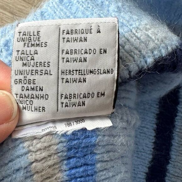 Columbia Soft Fuzzy Light Blue Striped Beanie Hat Tiny Snowflakes Accent - Picture 6 of 6